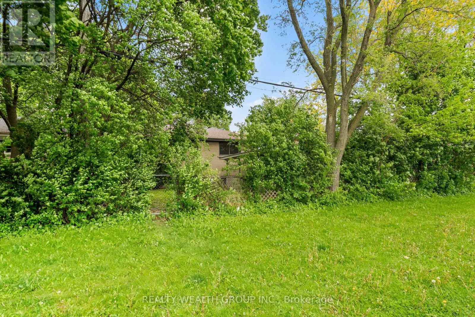 39 TREADGOLD CRESCENT