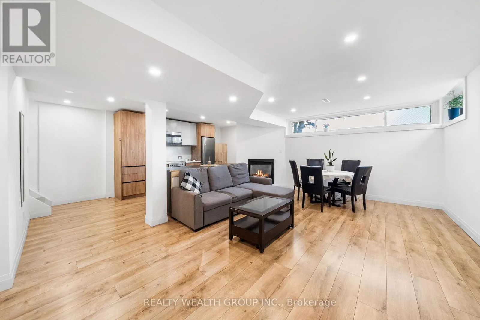39 TREADGOLD CRESCENT