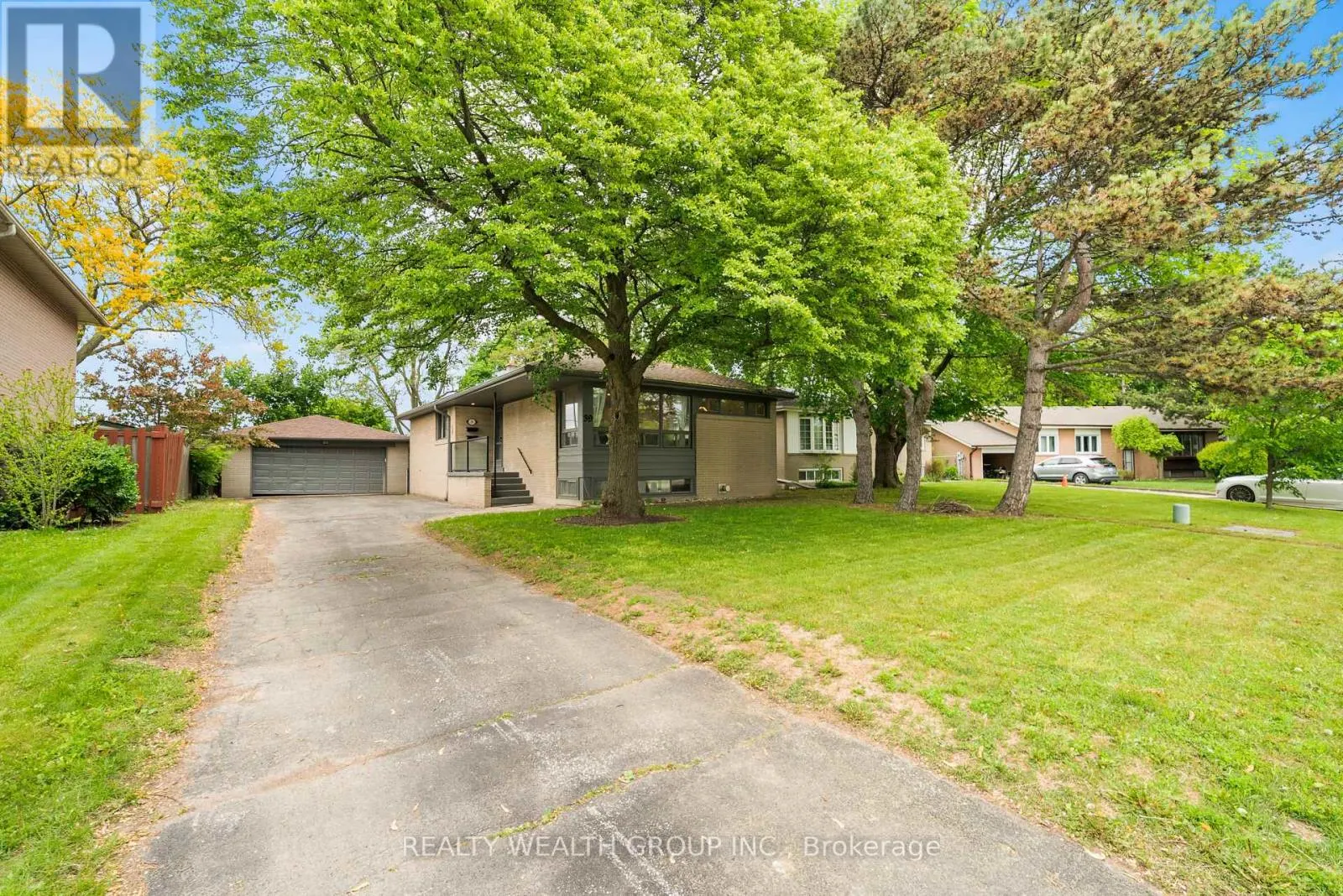 39 TREADGOLD CRESCENT