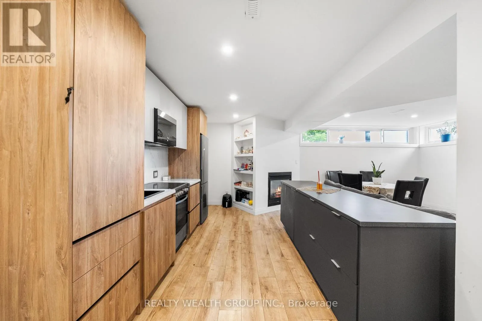 39 TREADGOLD CRESCENT