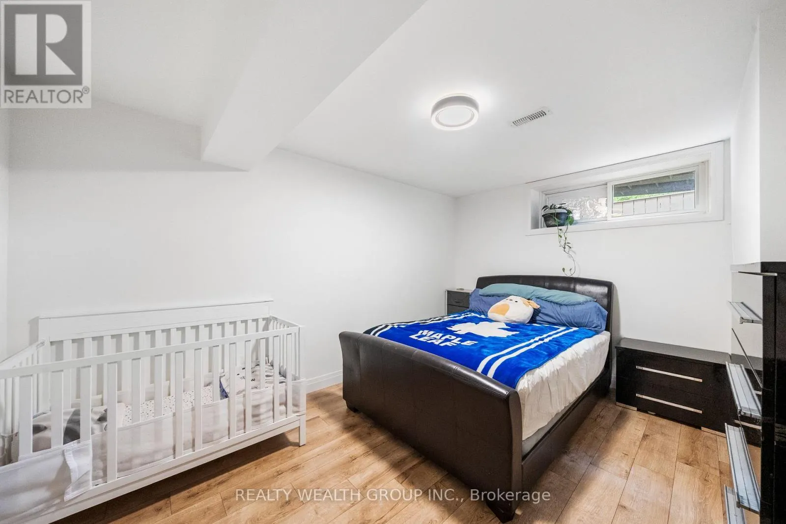 39 TREADGOLD CRESCENT