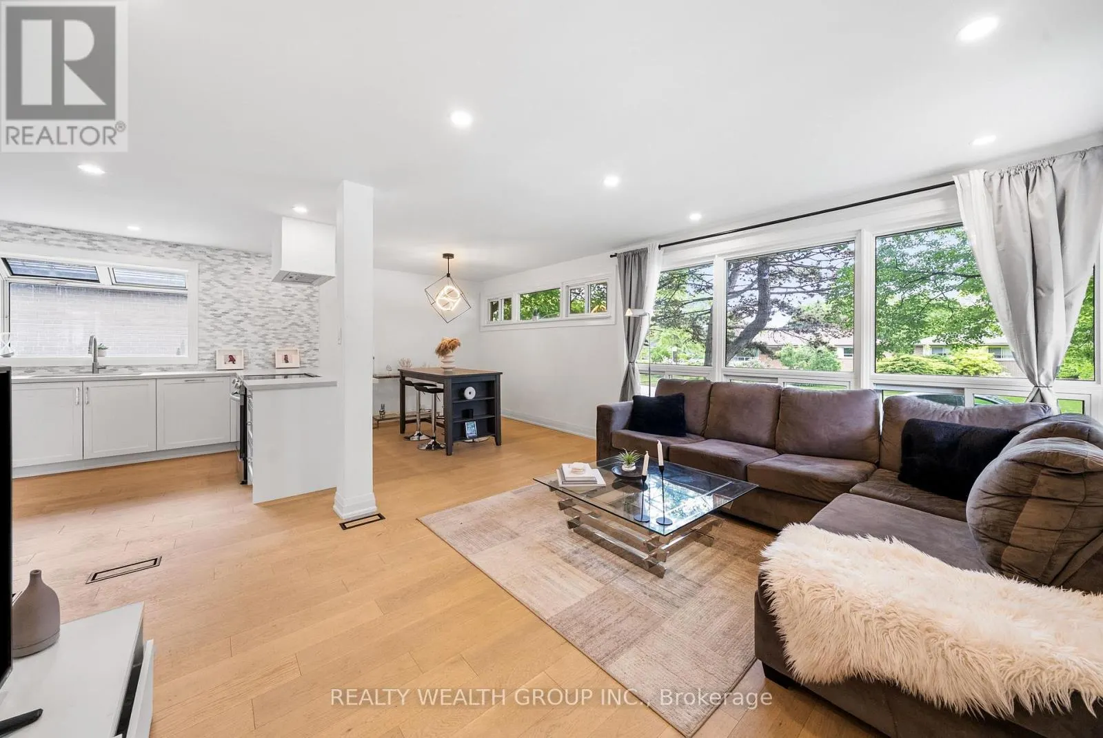 39 TREADGOLD CRESCENT