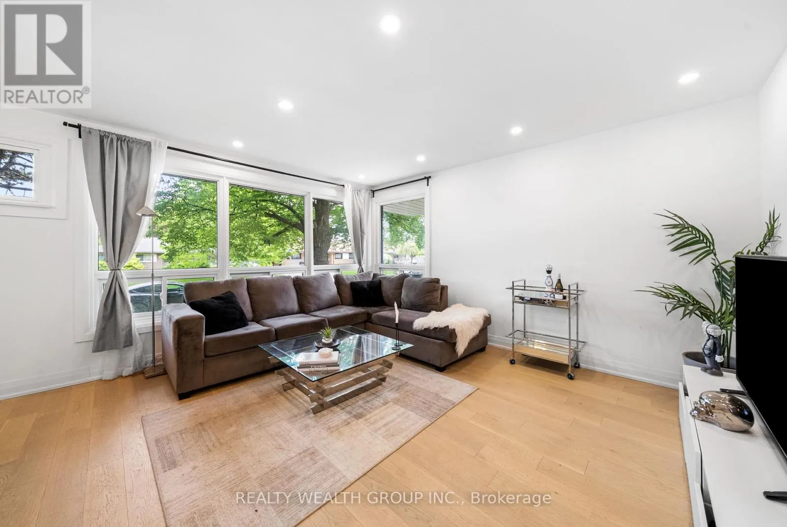 39 TREADGOLD CRESCENT