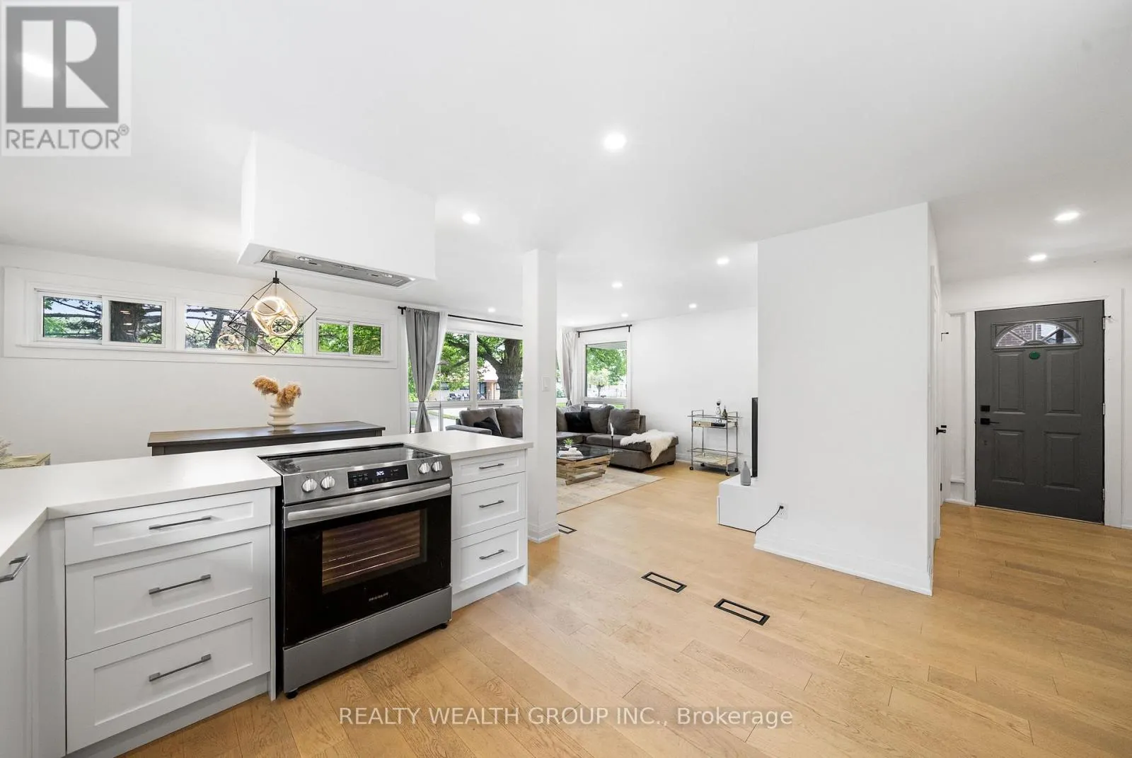 39 TREADGOLD CRESCENT