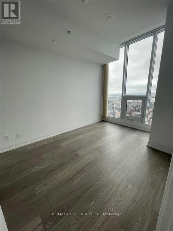 PH7 - 181 DUNDAS STREET E