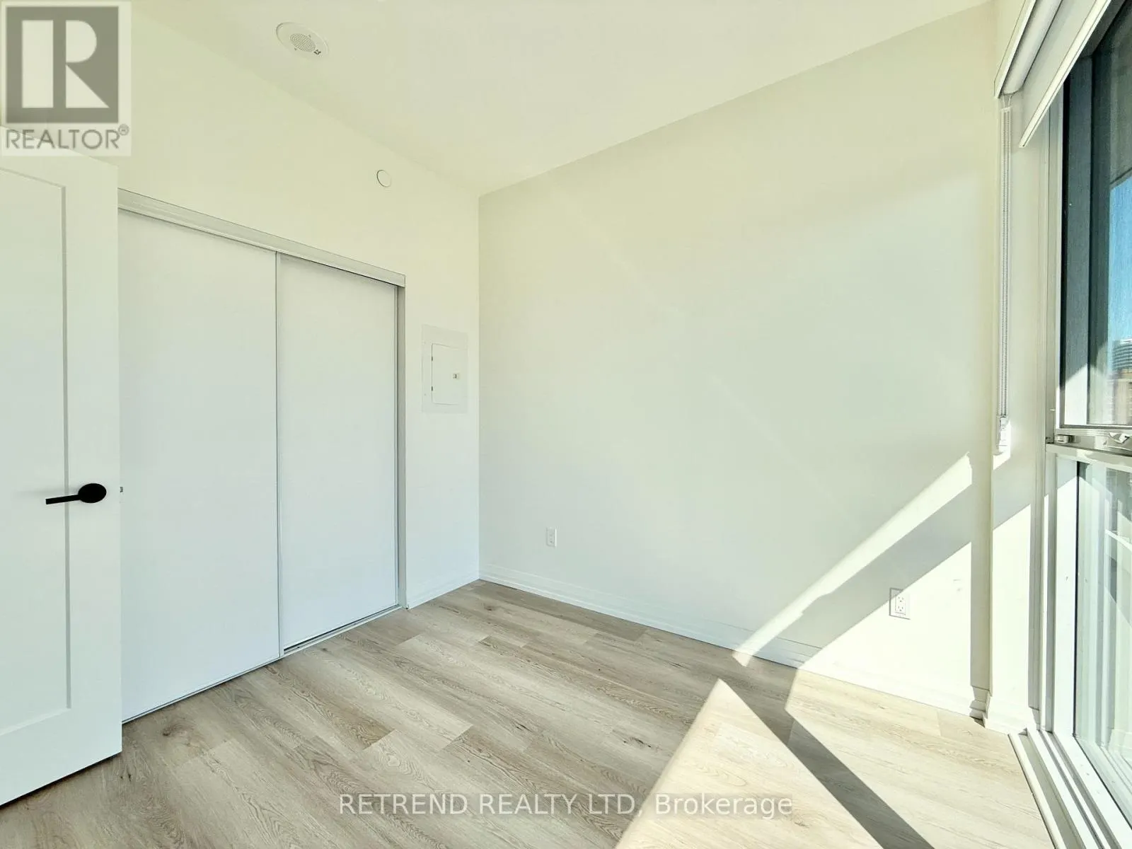 1806 - 280 DUNDAS STREET W