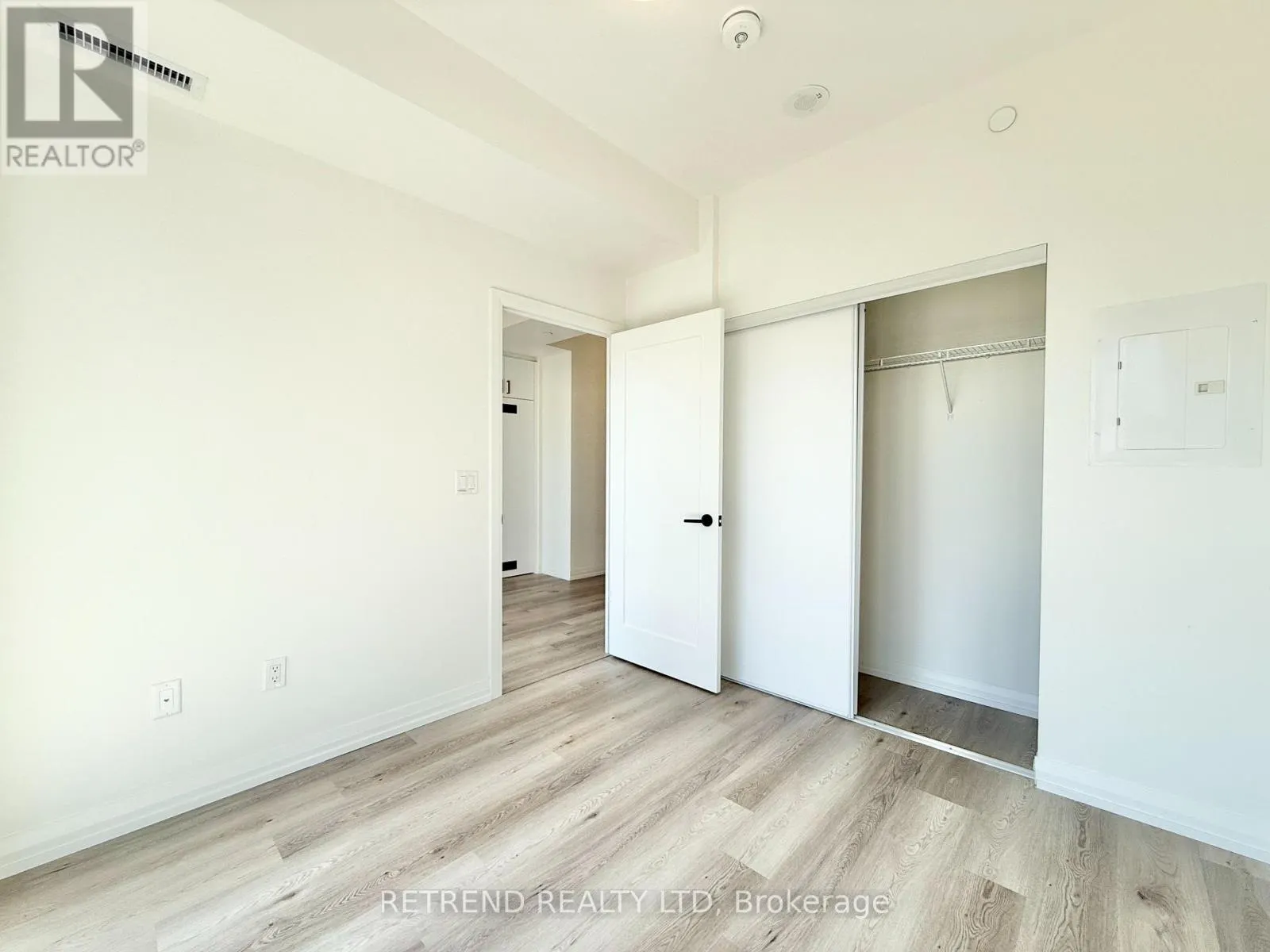 1806 - 280 DUNDAS STREET W