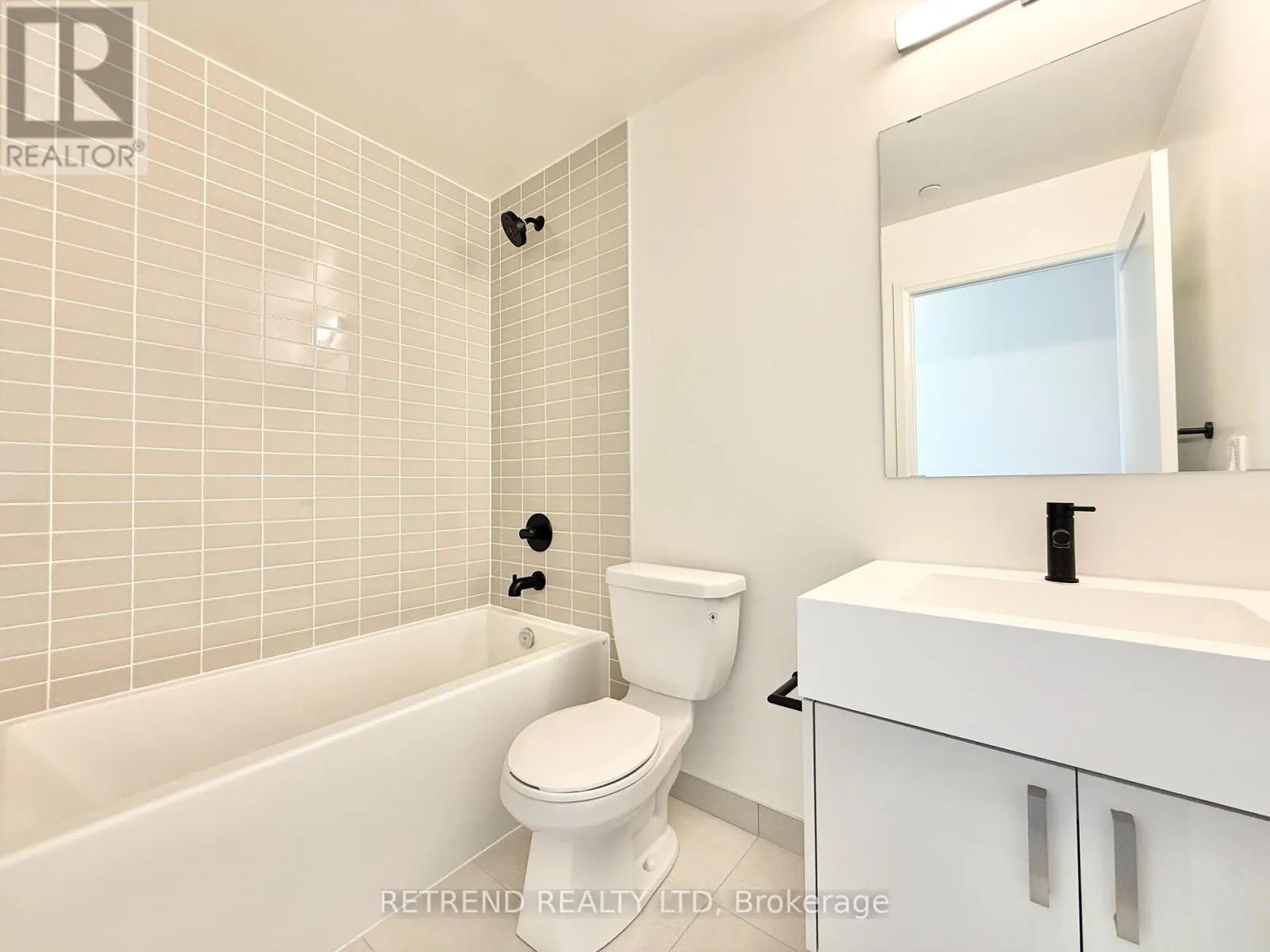 1806 - 280 DUNDAS STREET W