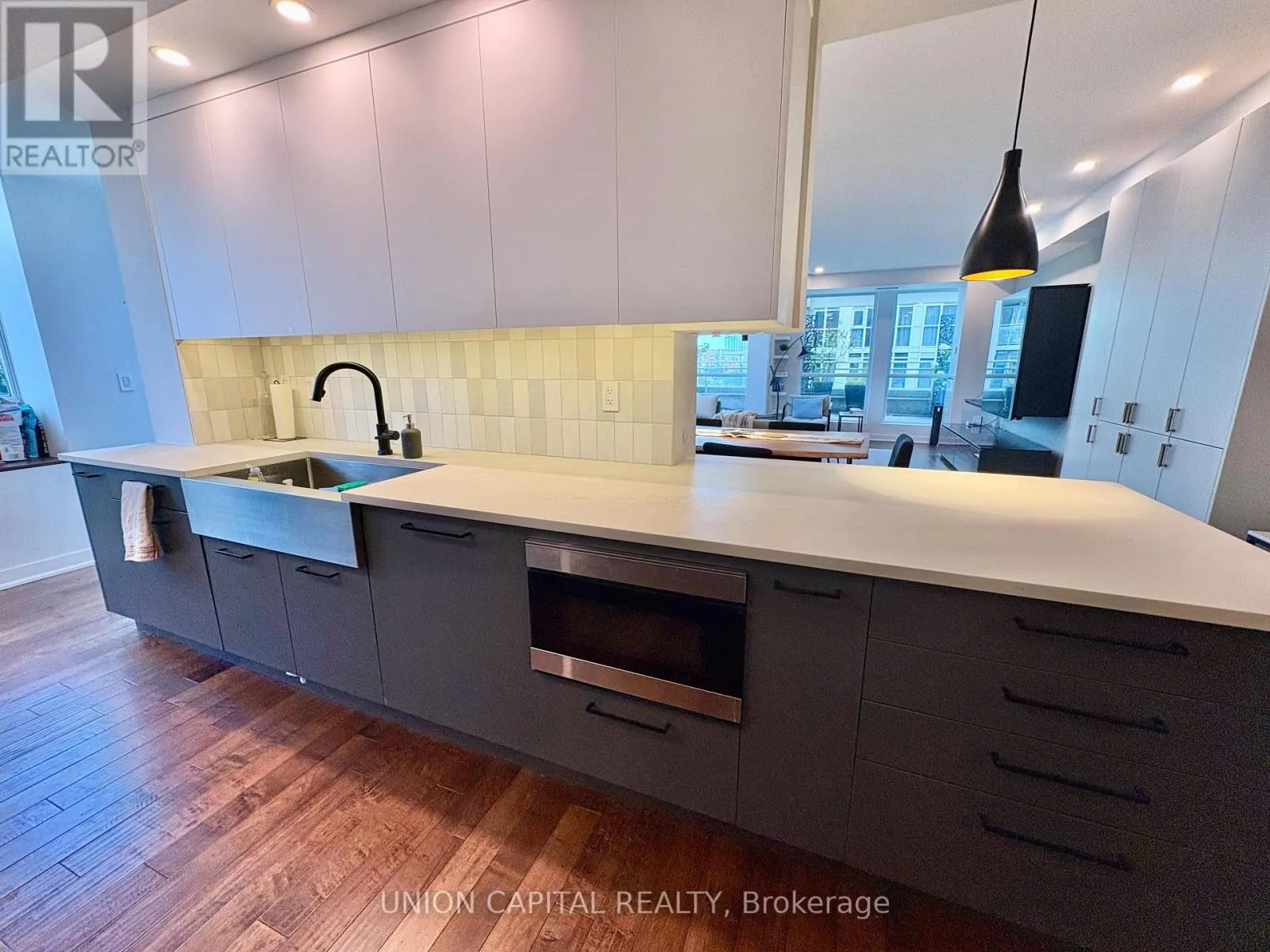 1006 - 628 FLEET STREET