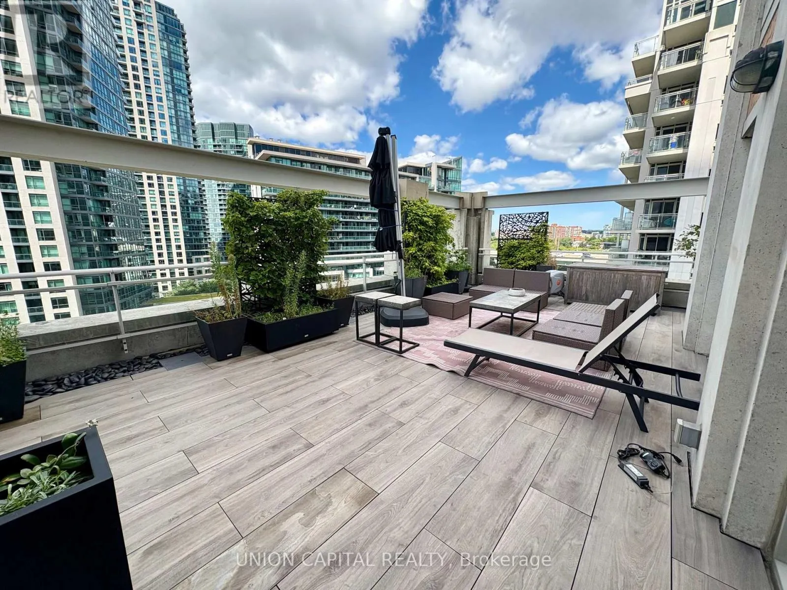 1006 - 628 FLEET STREET