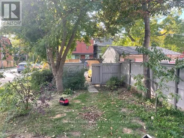 LOWER - 702 BATHURST STREET