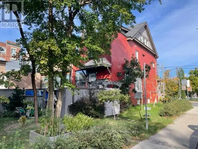 LOWER - 702 BATHURST STREET