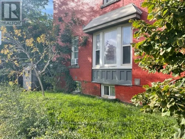 LOWER - 702 BATHURST STREET