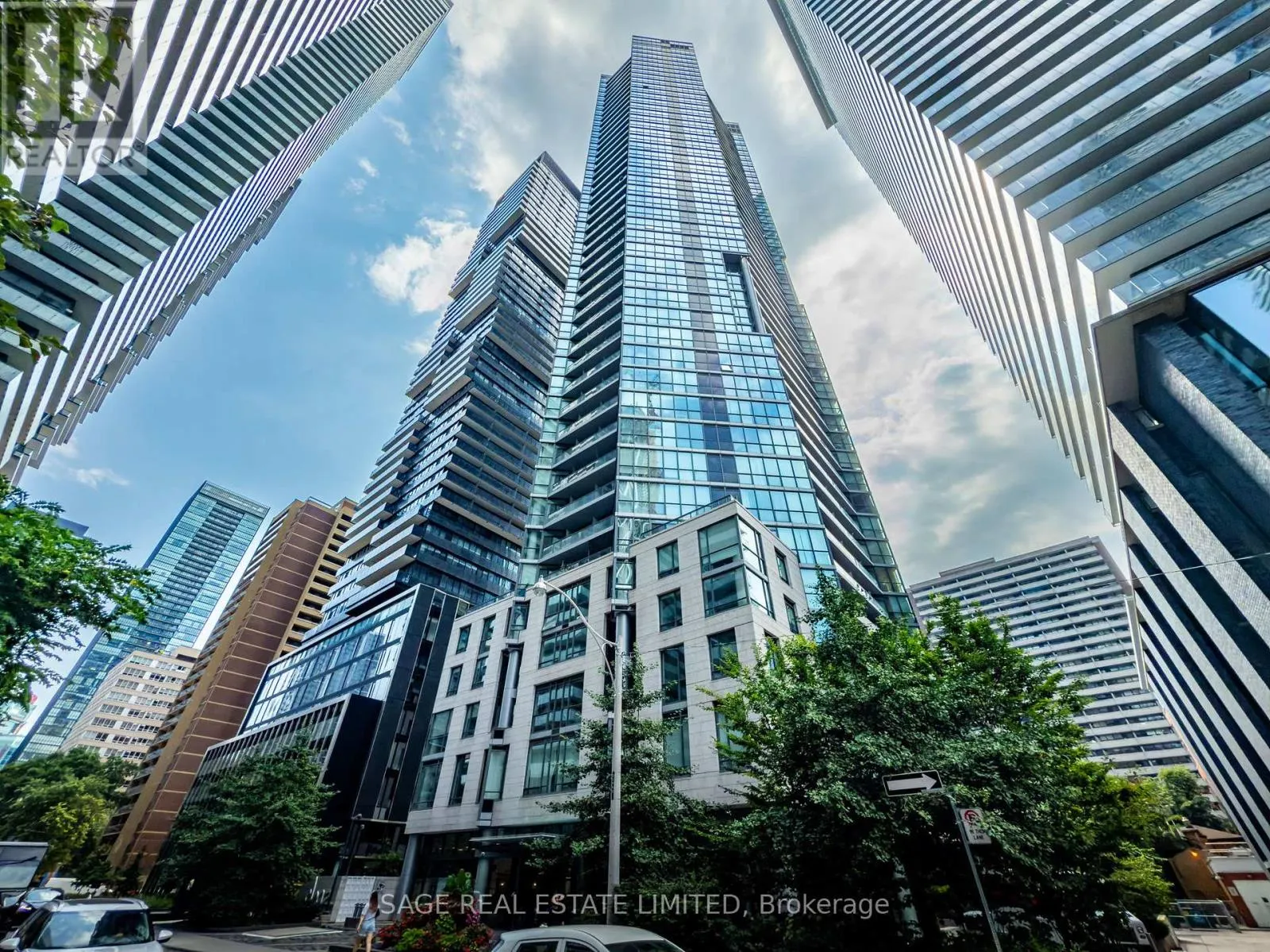 4503 - 45 CHARLES STREET E