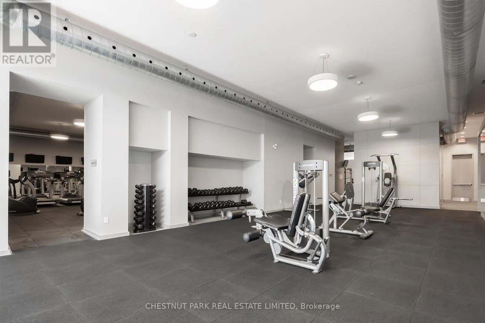215 - 637 LAKESHORE BOULEVARD W