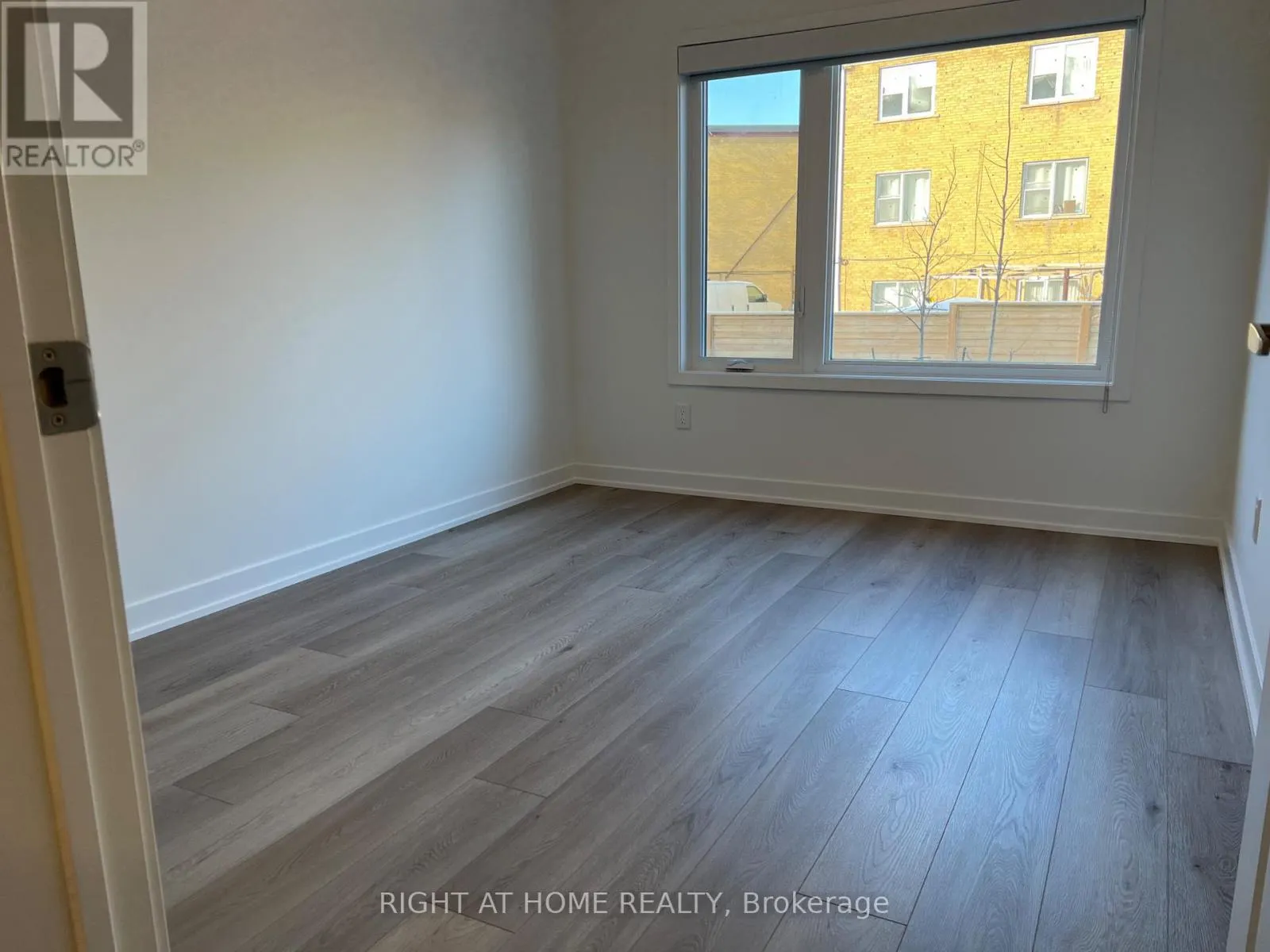 5 - 10 MARQUETTE AVENUE