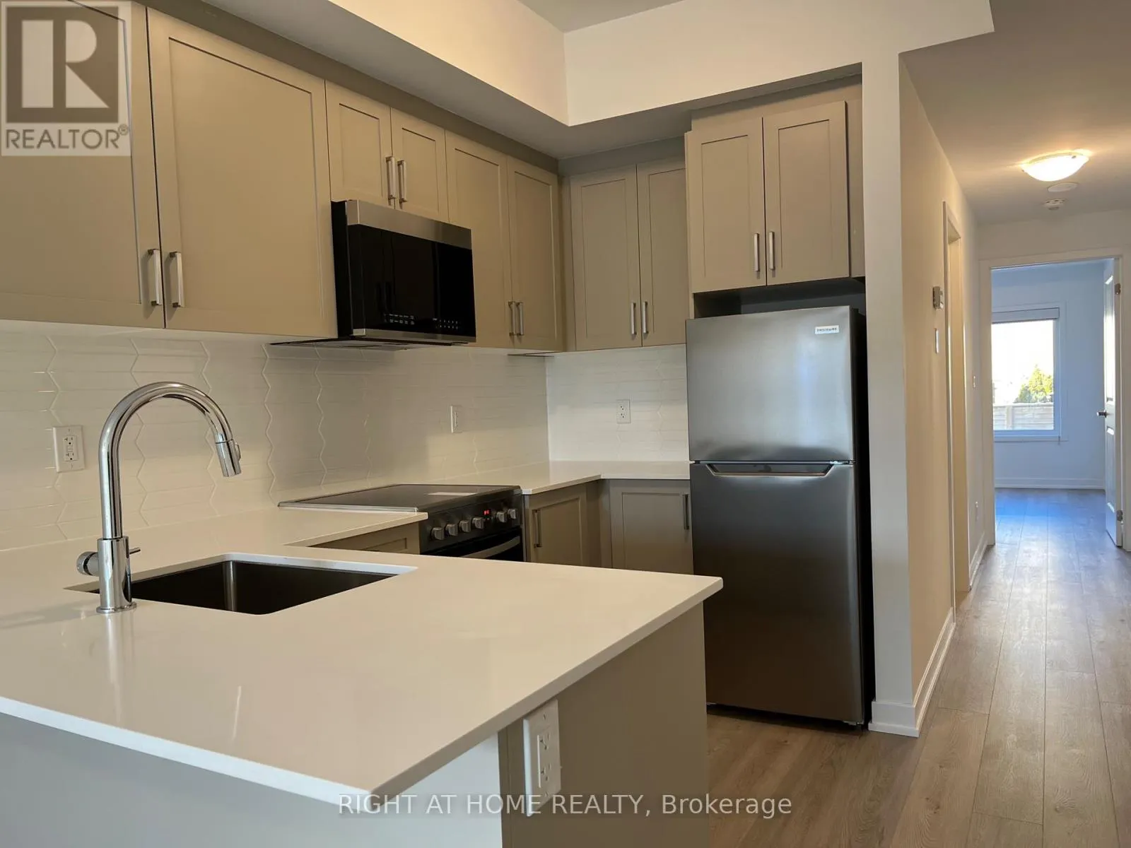 5 - 10 MARQUETTE AVENUE
