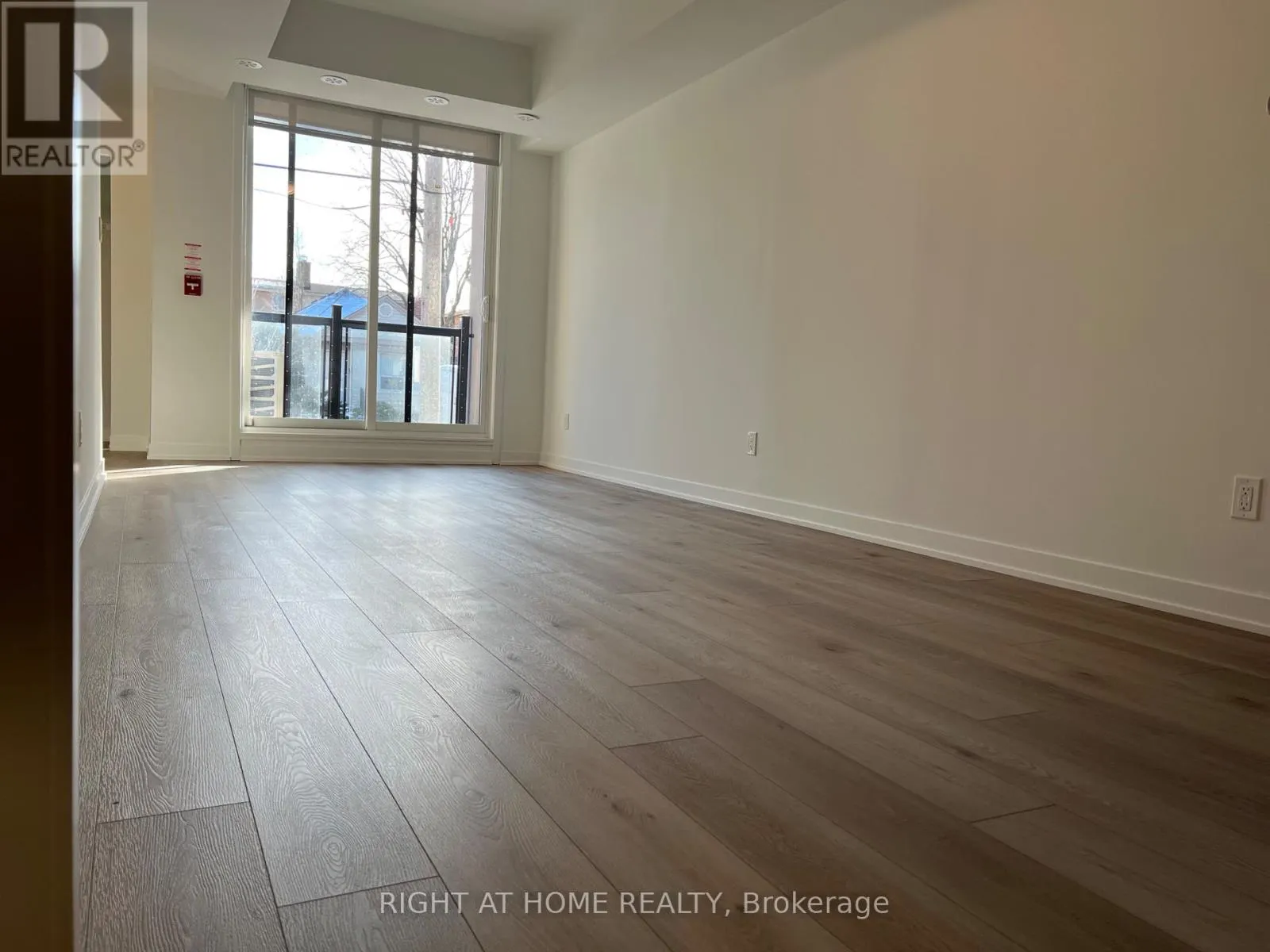 5 - 10 MARQUETTE AVENUE