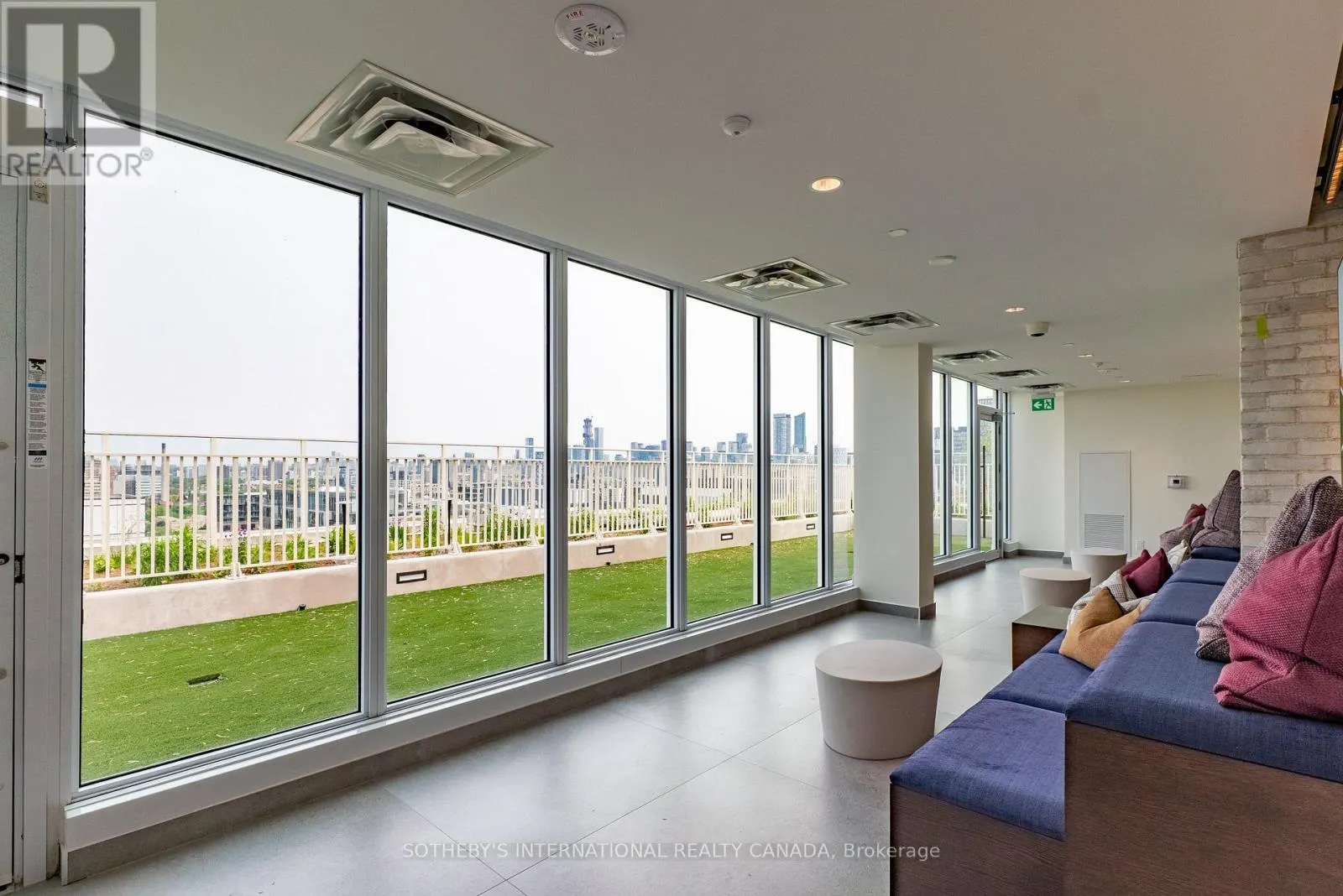 1122 - 88 BATHURST STREET