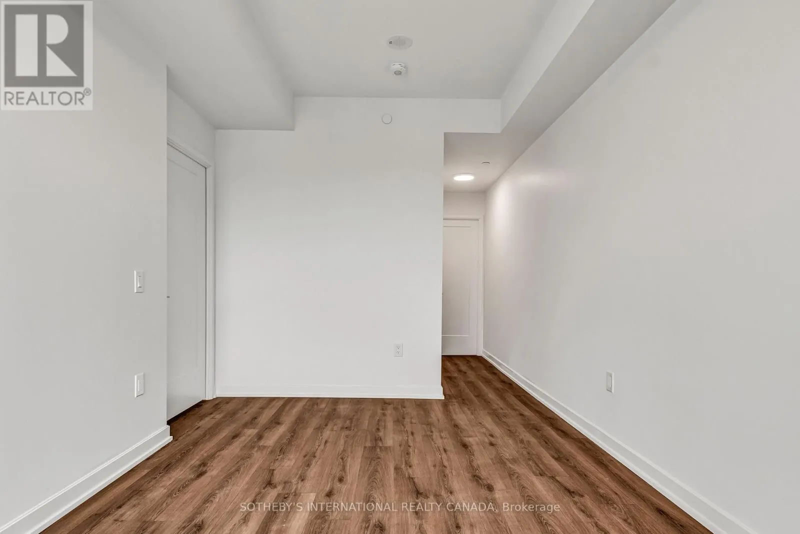 1122 - 88 BATHURST STREET