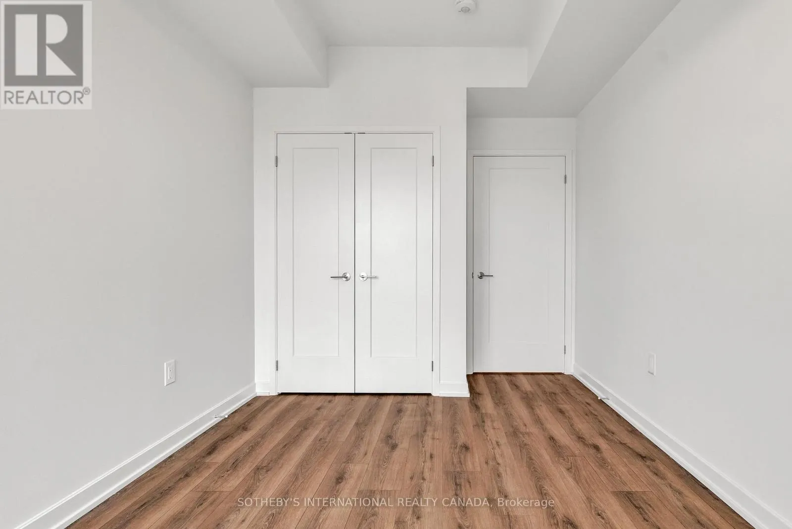 1122 - 88 BATHURST STREET