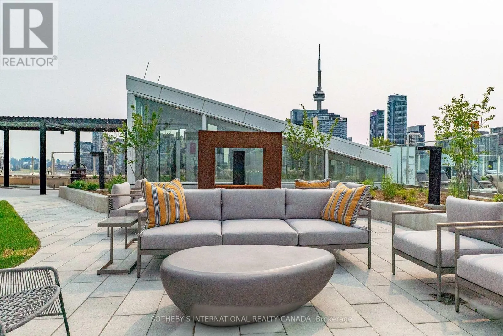 1122 - 88 BATHURST STREET