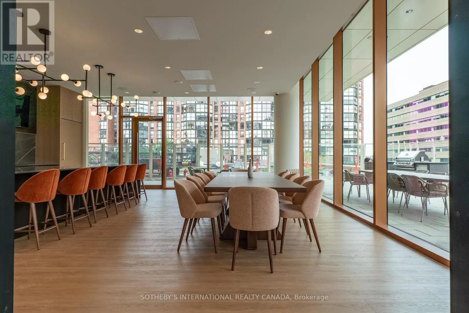 1122 - 88 BATHURST STREET
