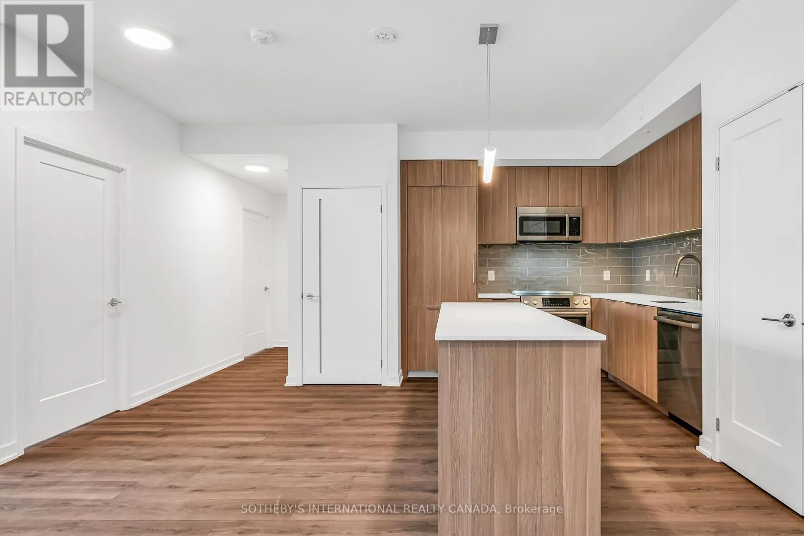 1122 - 88 BATHURST STREET