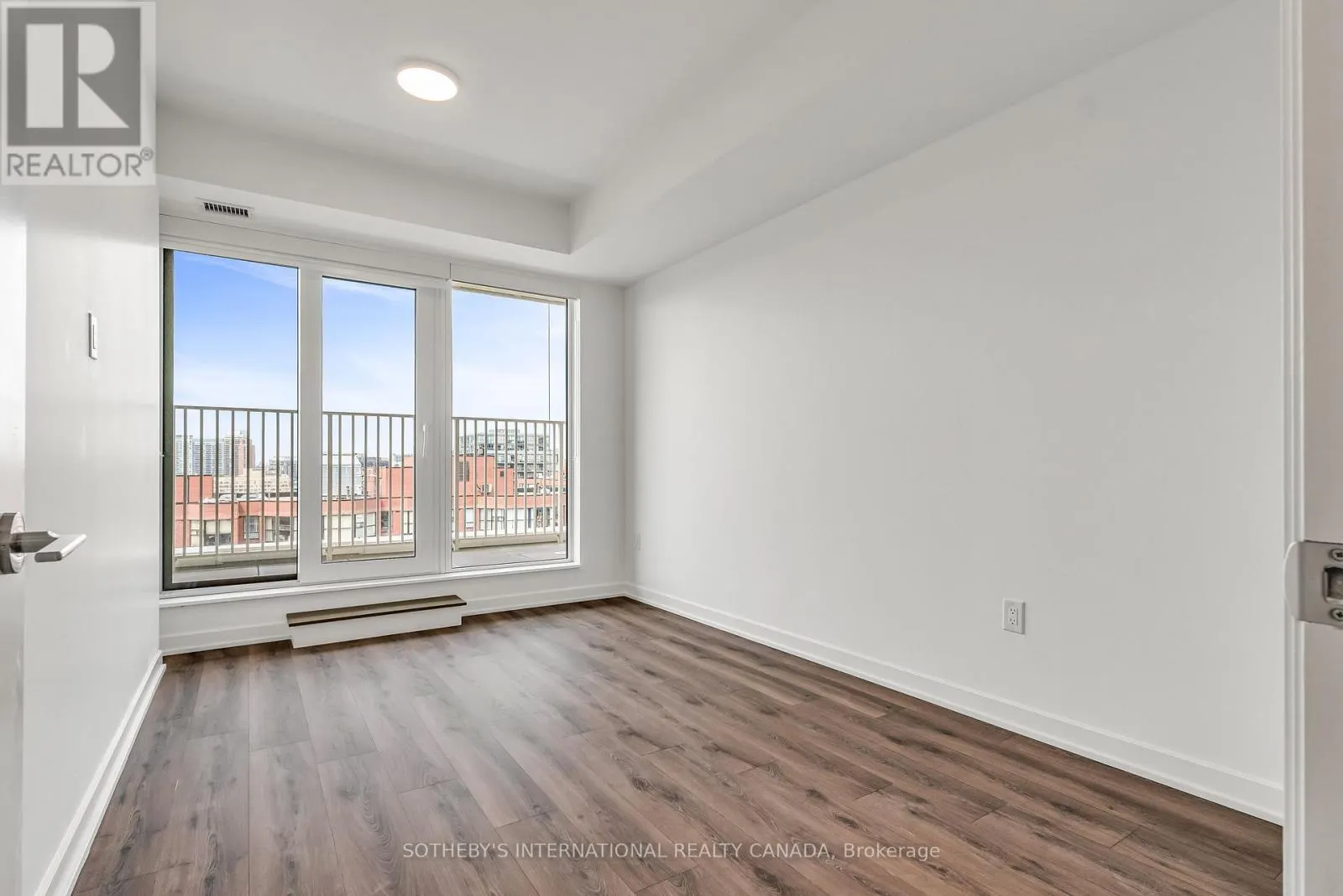 1122 - 88 BATHURST STREET
