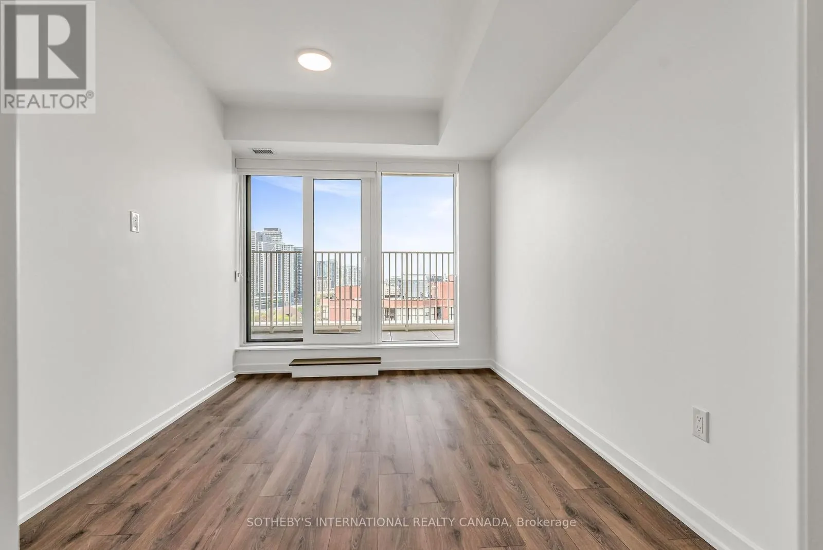 1122 - 88 BATHURST STREET