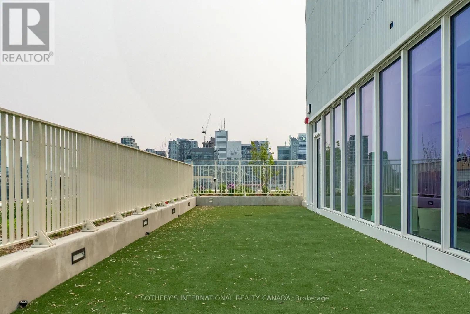 1122 - 88 BATHURST STREET