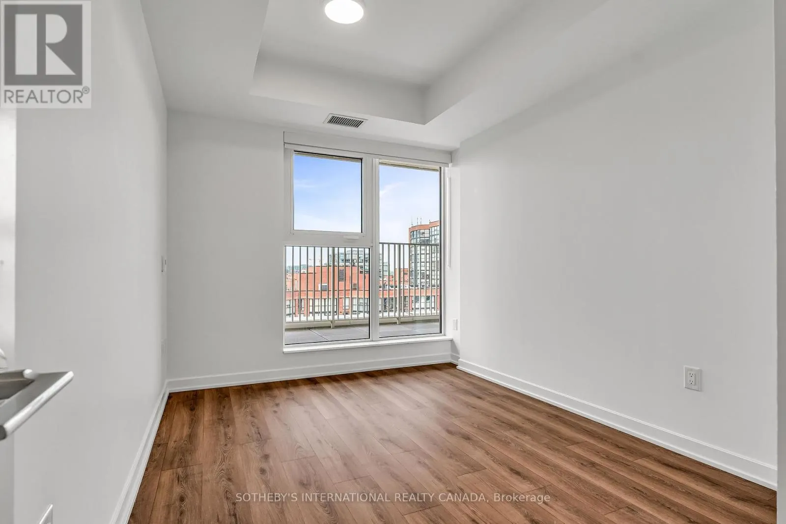 1122 - 88 BATHURST STREET