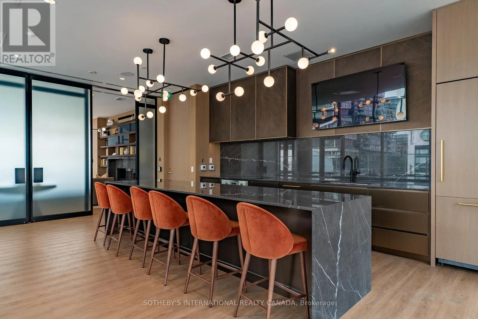 1122 - 88 BATHURST STREET