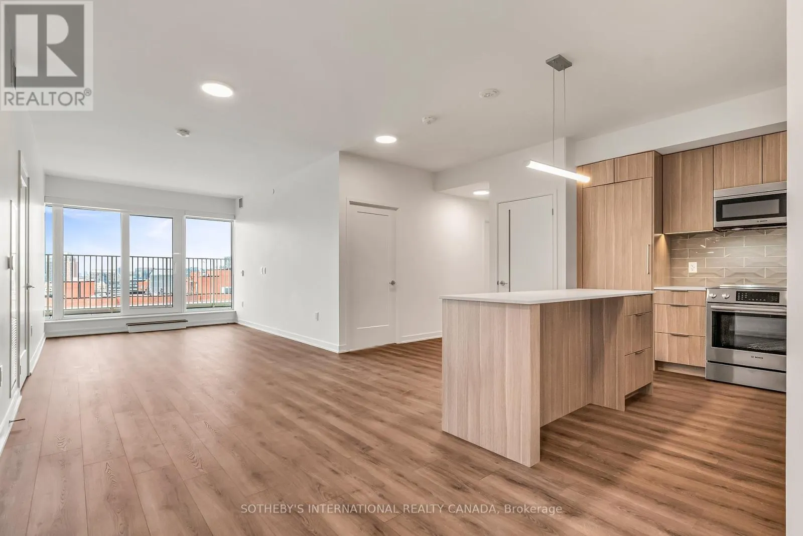 1122 - 88 BATHURST STREET