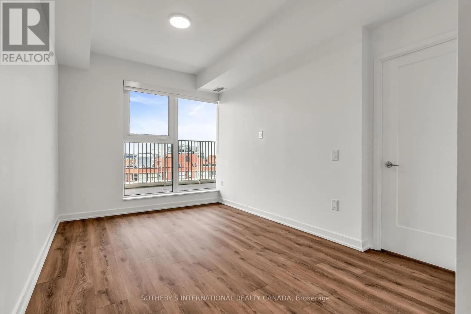1122 - 88 BATHURST STREET
