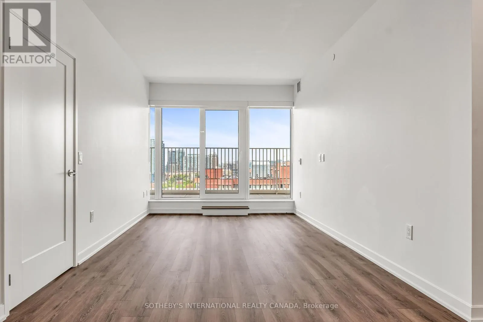 1122 - 88 BATHURST STREET