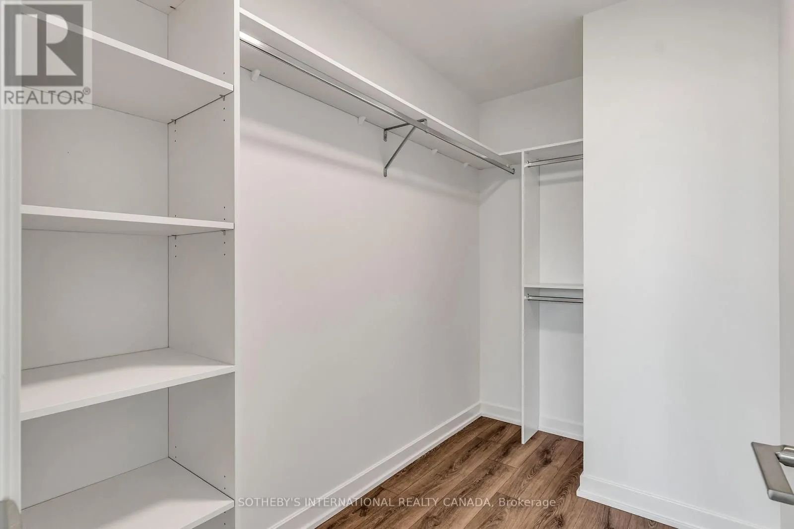 1122 - 88 BATHURST STREET