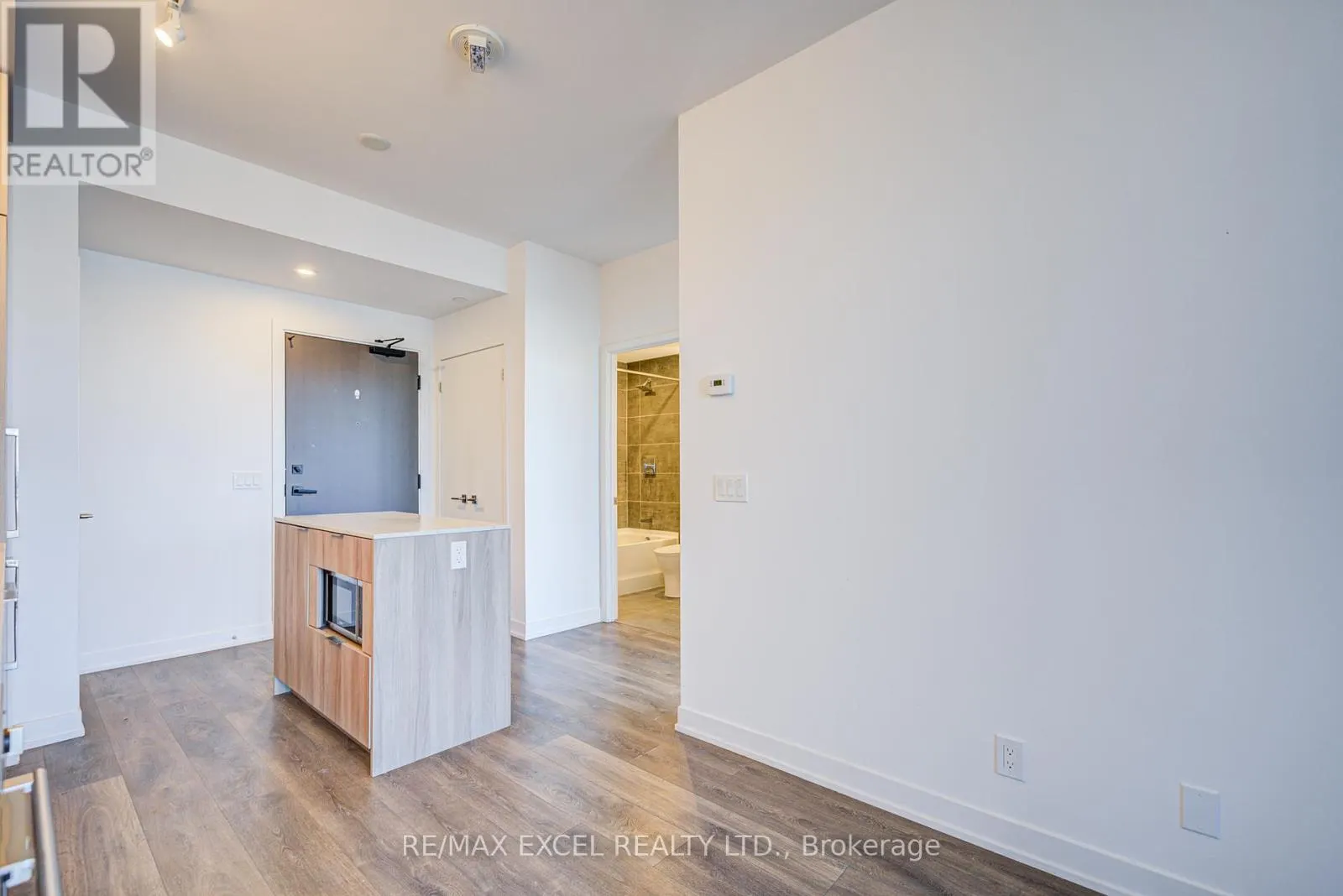 2807 - 15 HOLMES AVENUE