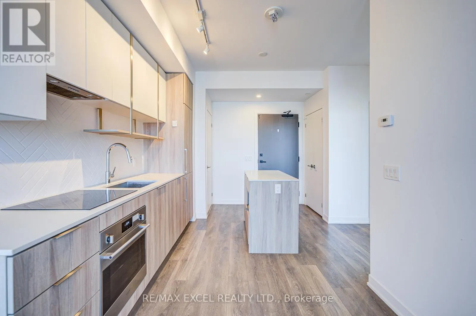 2807 - 15 HOLMES AVENUE