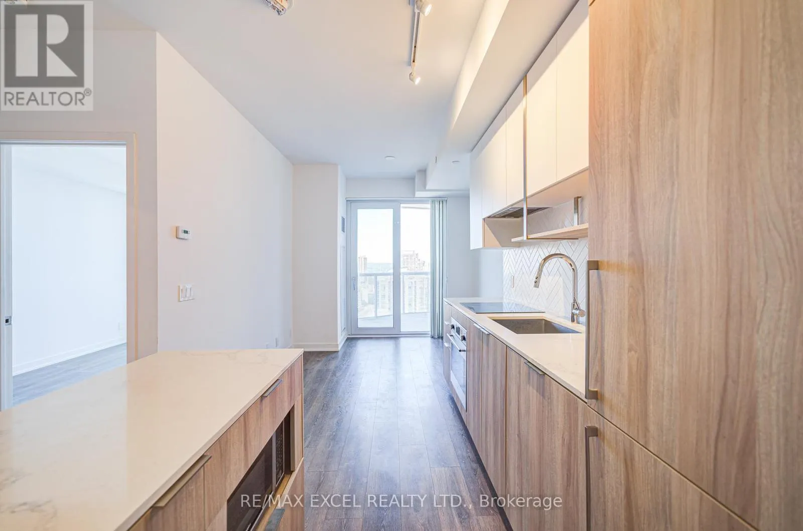 2807 - 15 HOLMES AVENUE