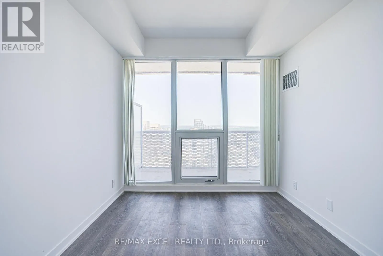2807 - 15 HOLMES AVENUE