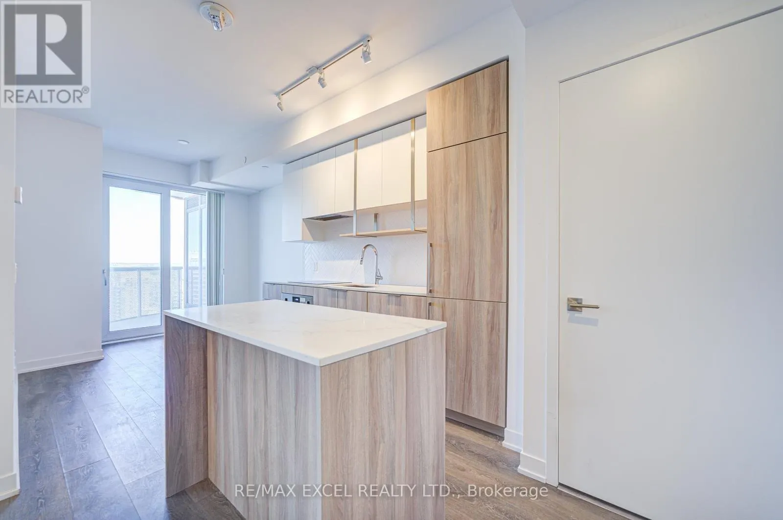 2807 - 15 HOLMES AVENUE