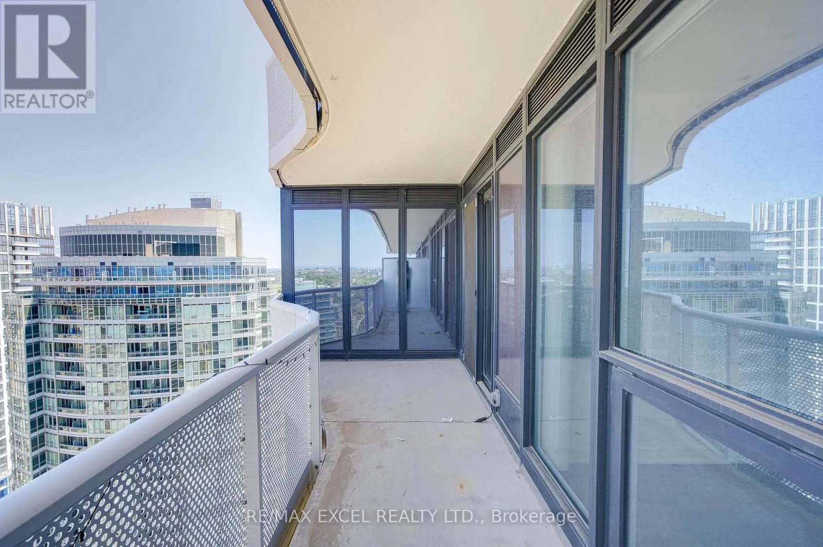 2807 - 15 HOLMES AVENUE