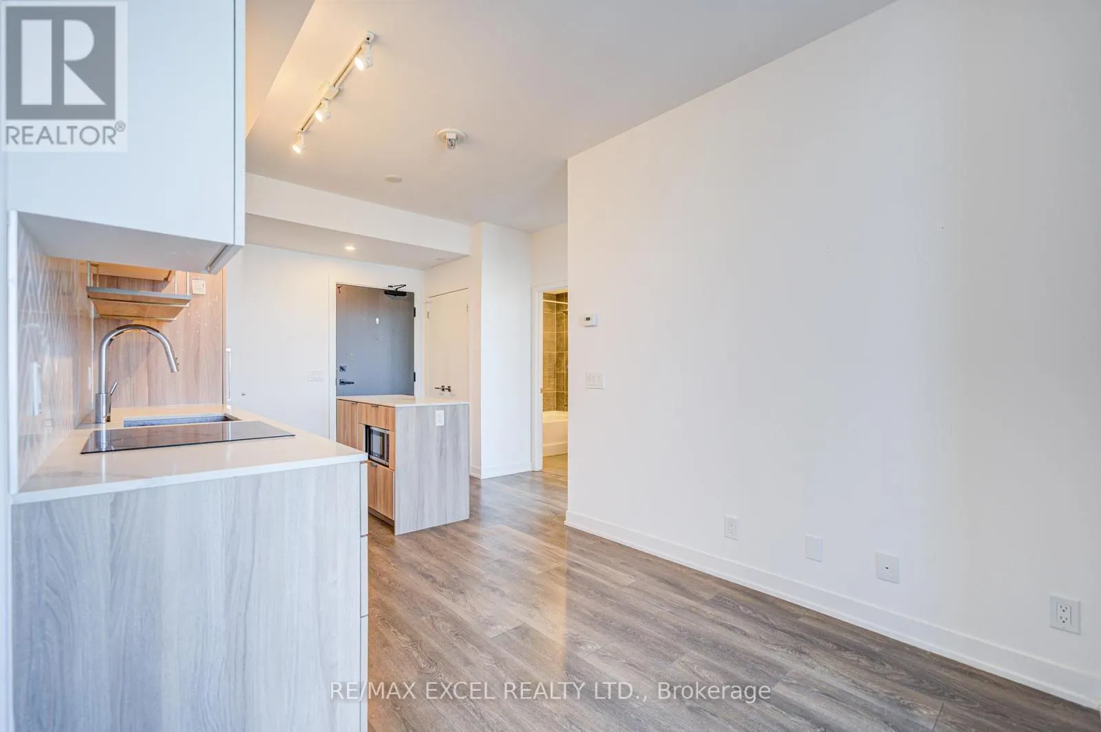 2807 - 15 HOLMES AVENUE