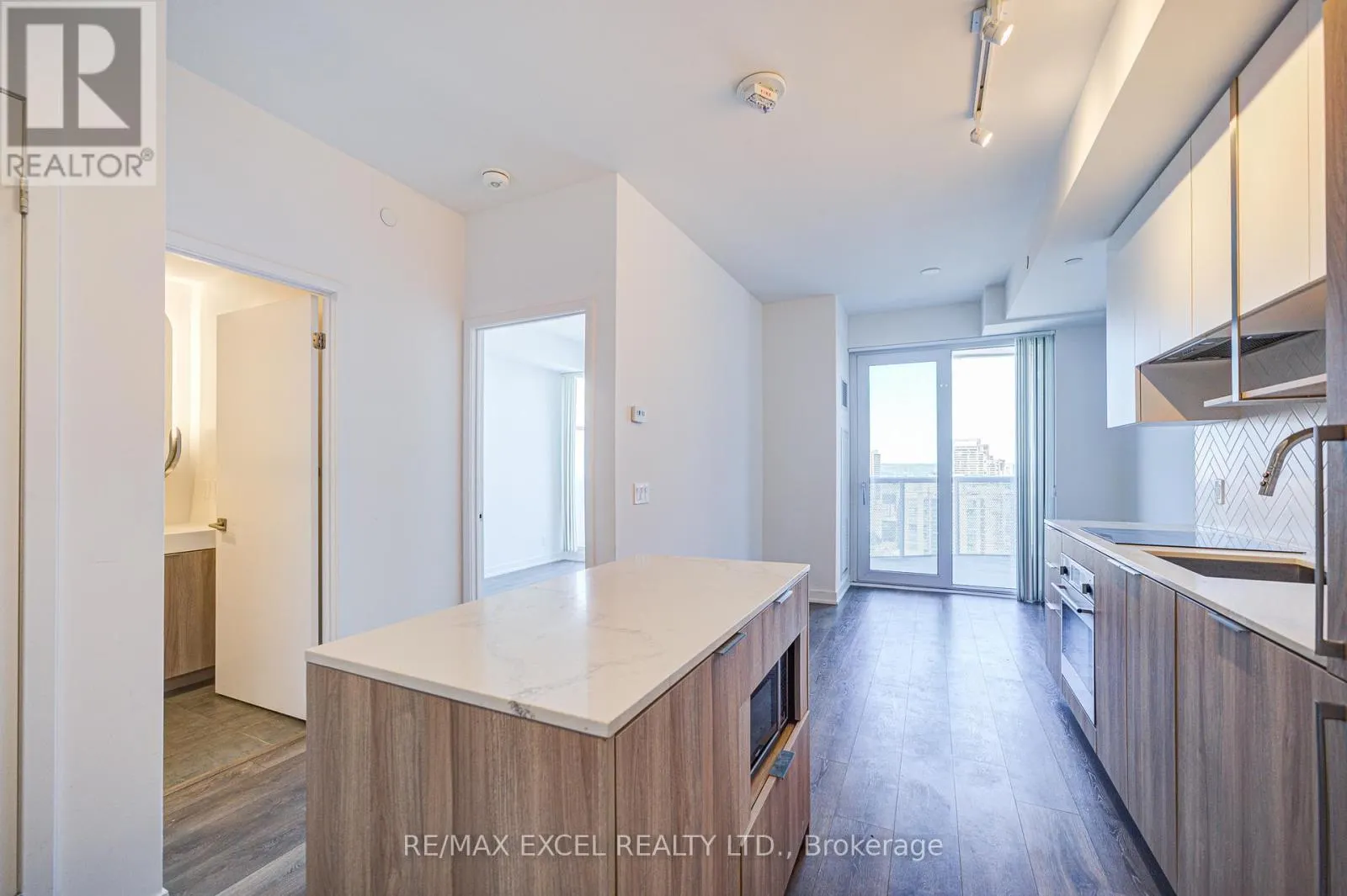2807 - 15 HOLMES AVENUE