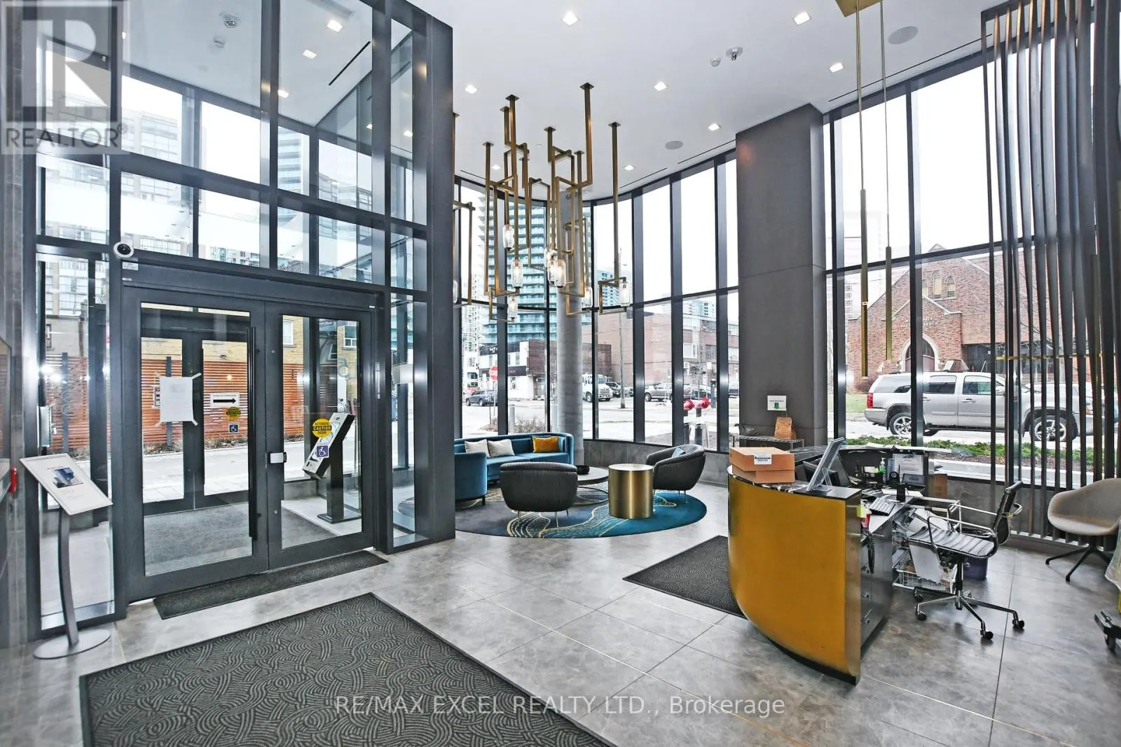 2807 - 15 HOLMES AVENUE