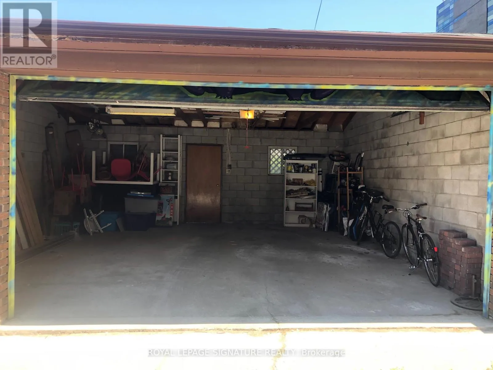 10 LIPPINCOTT STREET
