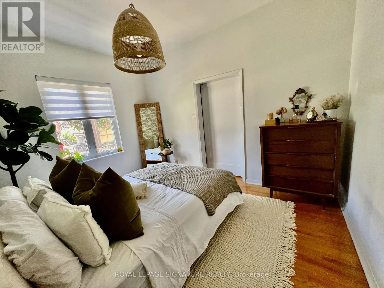 10 LIPPINCOTT STREET