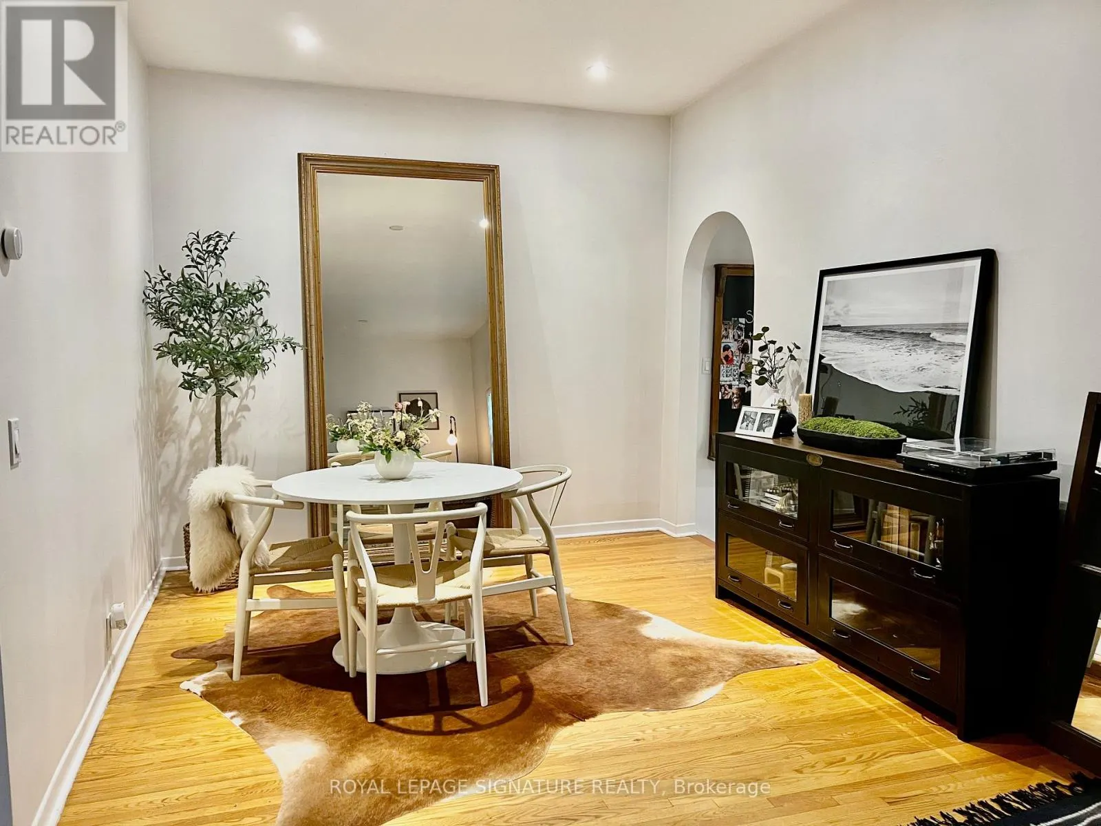 10 LIPPINCOTT STREET