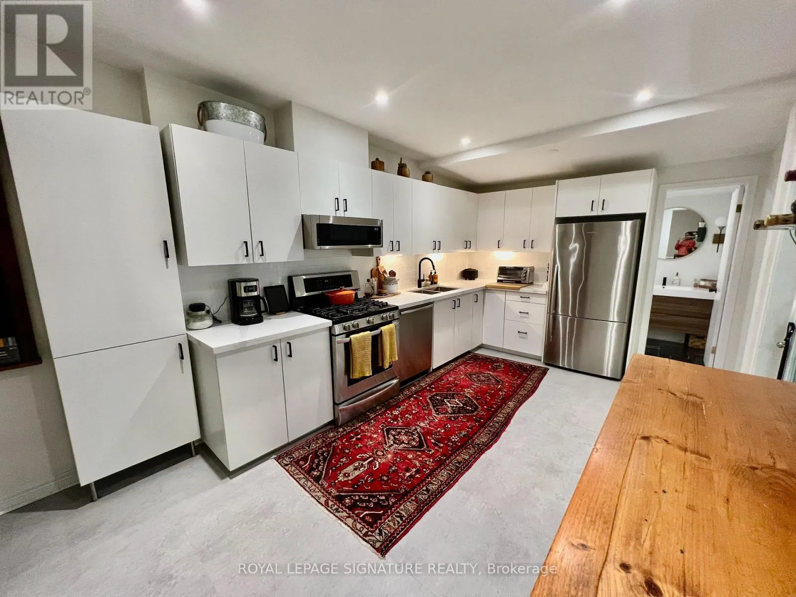 10 LIPPINCOTT STREET